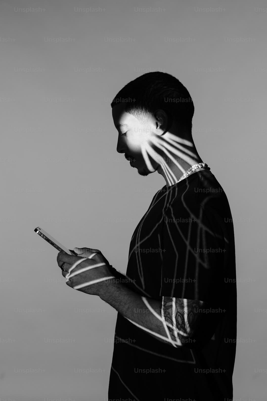 《我是歌手》闭幕，那英凭《像梦相同自在》荣膺歌王